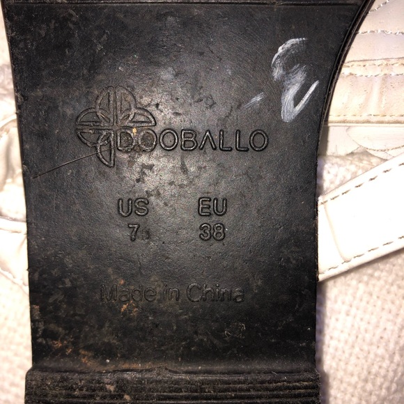 Size 7 white flower sandals - Picture 3 of 5